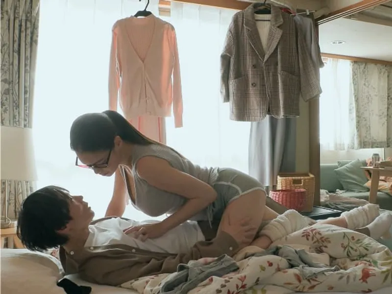 được chị cạnh nhà "an ủi" khi con ghệ đi ngoại tình